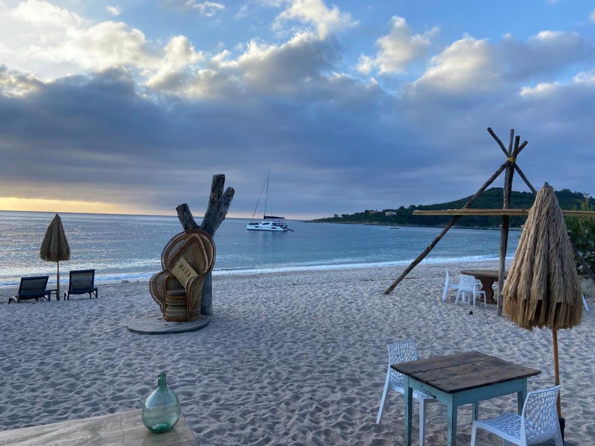 Les Lodges De La Plage U Dragulinu Сари-Соленцара Экстерьер фото