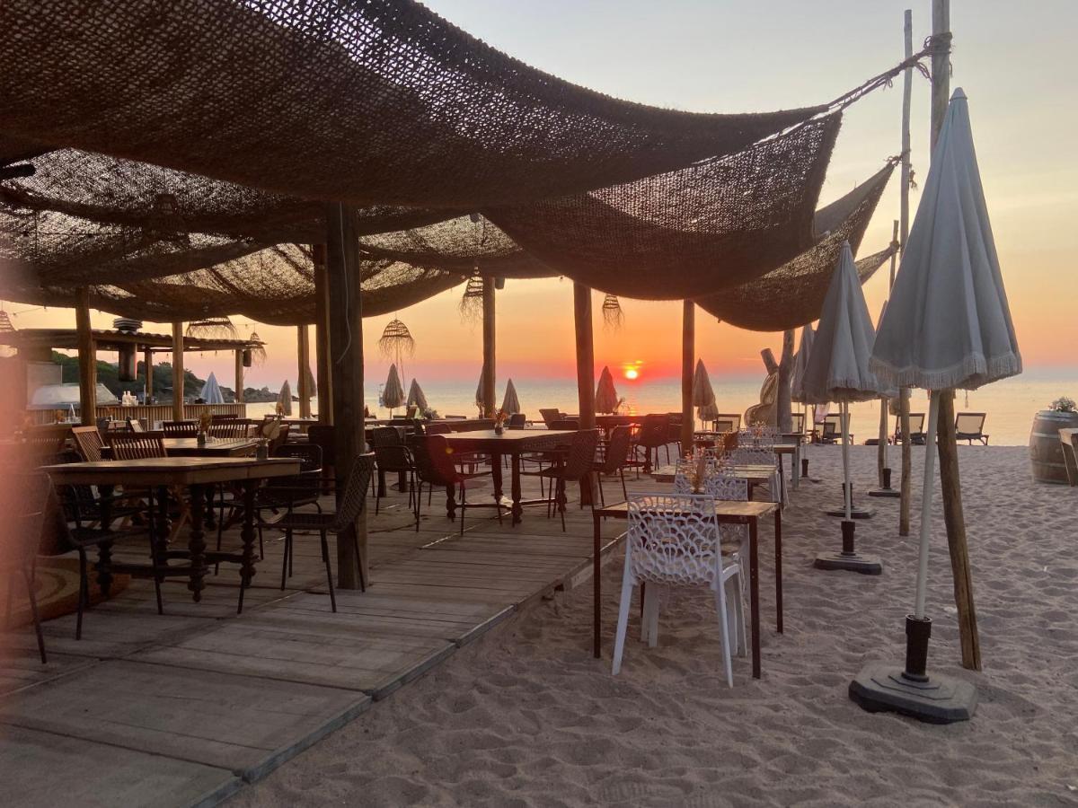 Les Lodges De La Plage U Dragulinu Сари-Соленцара Экстерьер фото